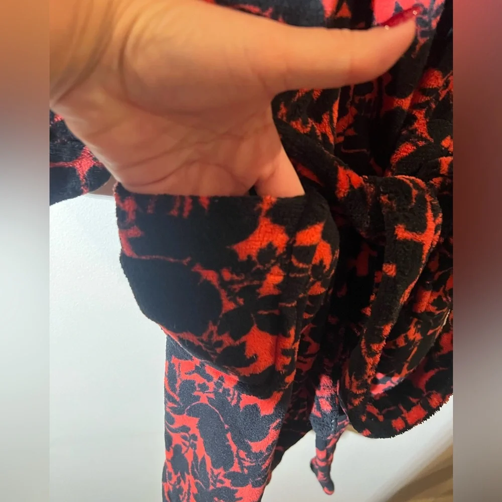 Vera Bradley hooded tie front red black floral robe red black women’s S/M belted